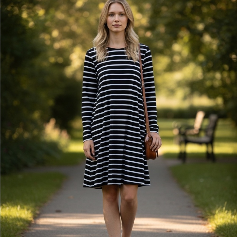 Old Navy Black and White Long Sleeve Dress